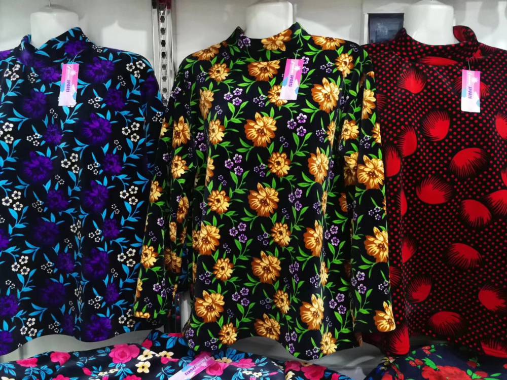 中老年保暖上衣地摊热销 一手货源与低价策略的商机解析